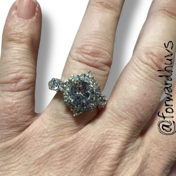 Sterling Silver Bling Ring – Sparkling Glass Stones – Halo Cluster Design – Size - Picture 5 of 9